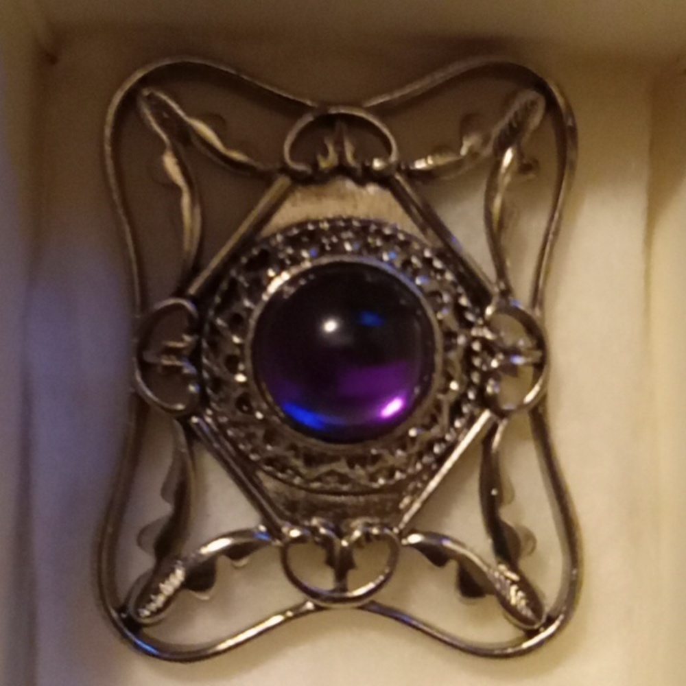 Vintage 1992 n.i.b.Bold and Classic Royal Purple Cabochon Silver-Tone Brooch Pin